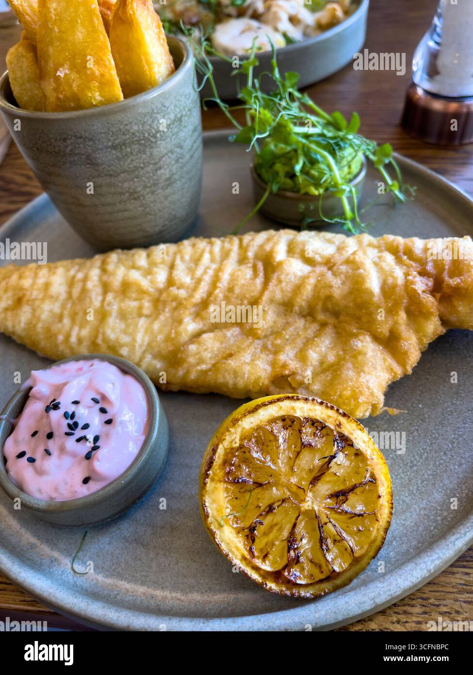 Il Royal Geaorge fish and chips - Immagine stock catturata con smartphone