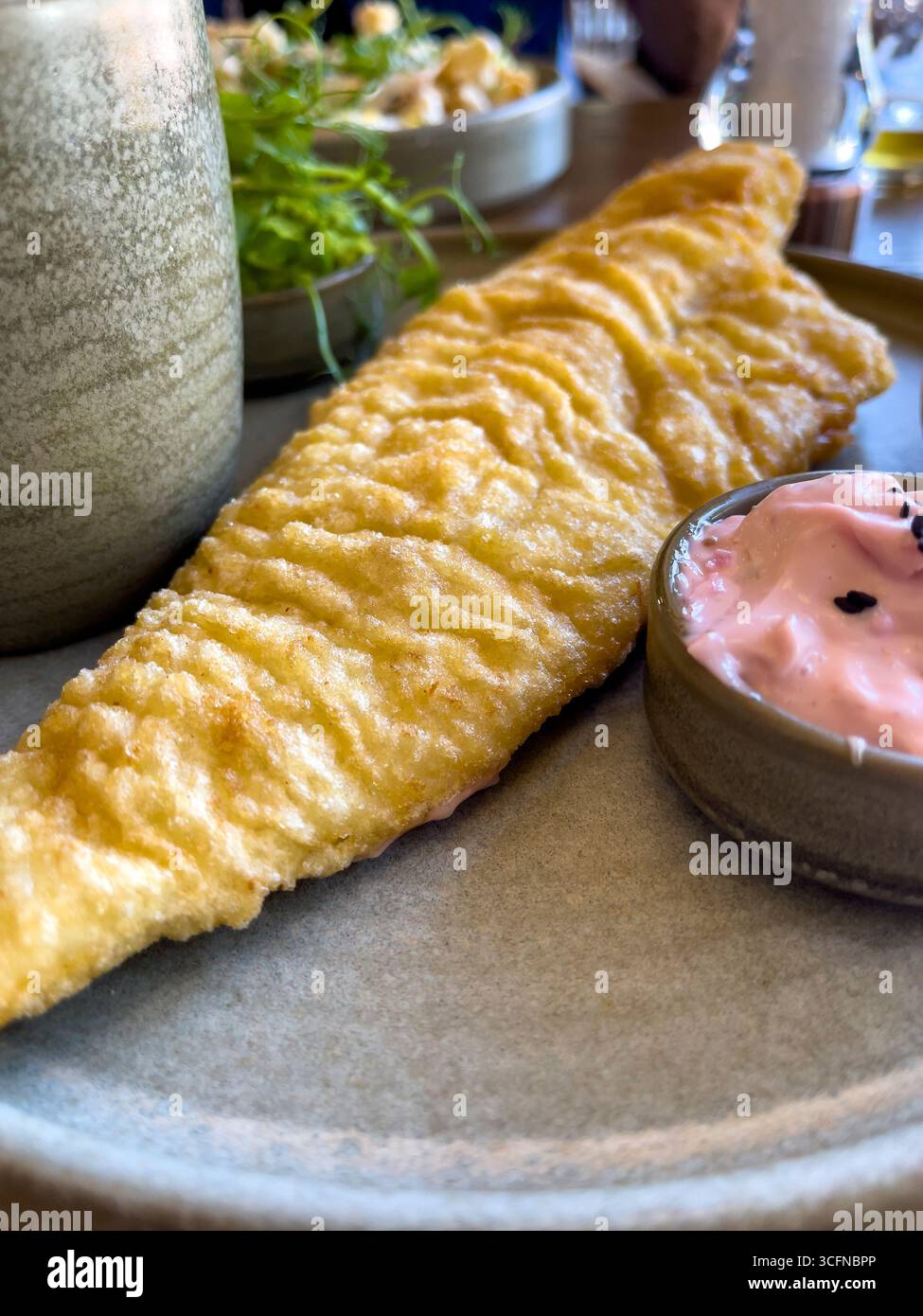 Il Royal Geaorge fish and chips - Immagine stock catturata con smartphone