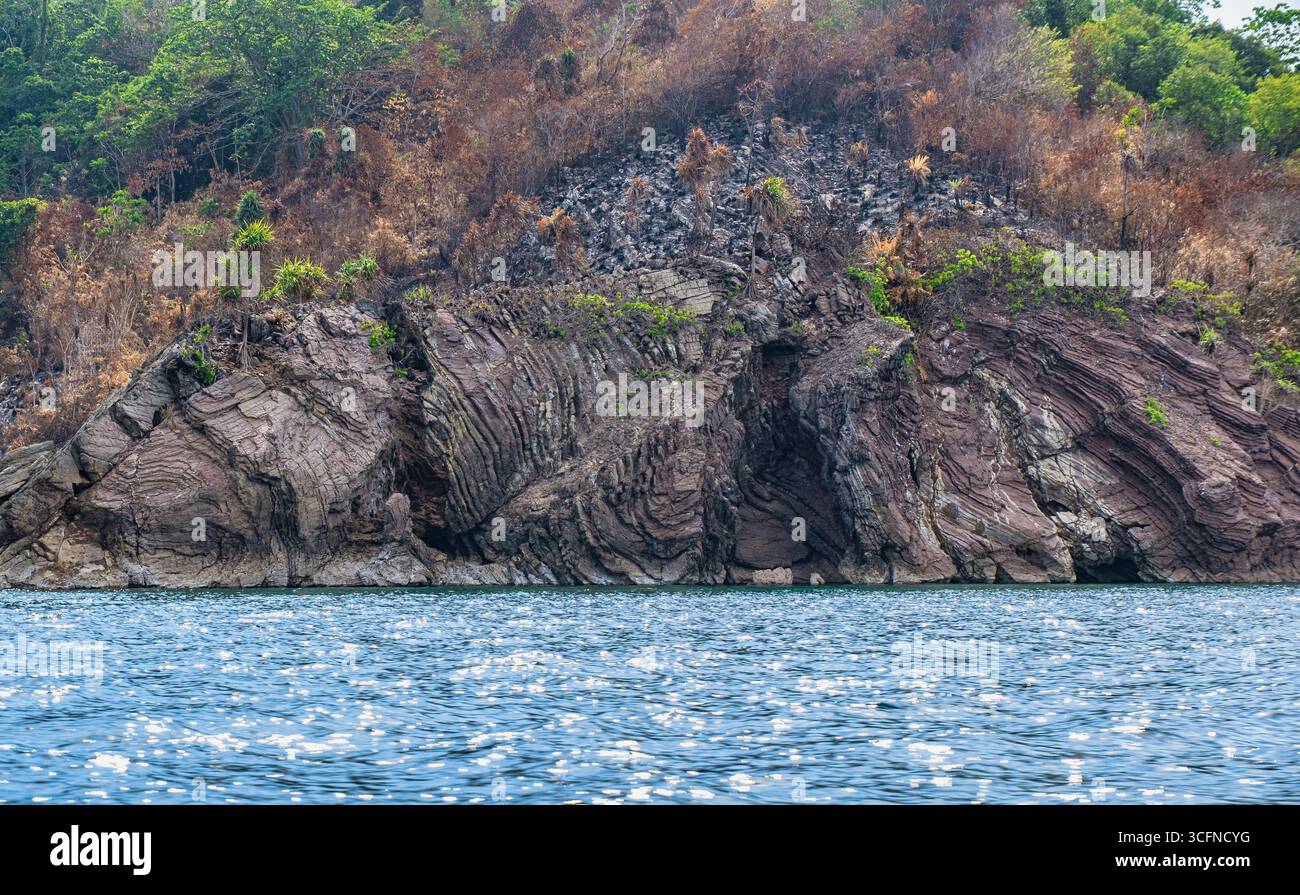 Misool è una delle quattro isole principali delle isole Raja Ampat nel sud-ovest di Papua. Più tardi, quest'isola divenne famosa per la sua bellezza naturale. La zona Foto Stock