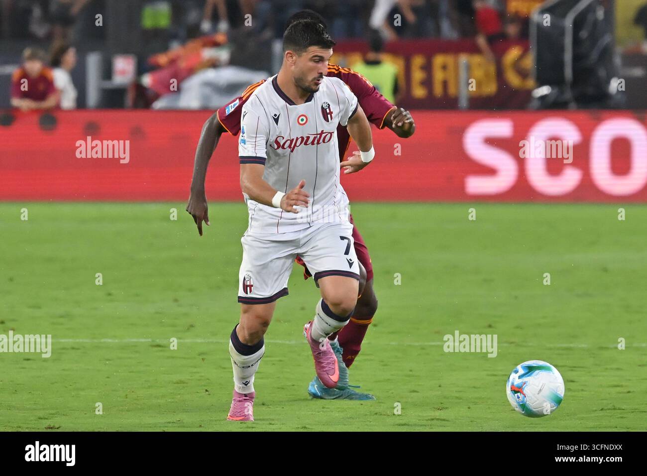 Roma, Lazio. 23 agosto 2025. Riccardo Orsolini di Bologna durante la partita di serie A tra AS Roma e Bologna FC allo stadio olimpico di Roma, 23 agosto 2025. Crediti: massimo insabato/Alamy Live News Foto Stock