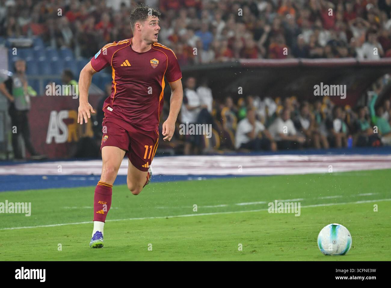 Roma, Lazio. 23 agosto 2025. Evan Ferguson di AS Roma durante la partita di serie A tra AS Roma e Bologna FC allo stadio olimpico di Roma, 23 agosto 2025. Crediti: massimo insabato/Alamy Live News Foto Stock