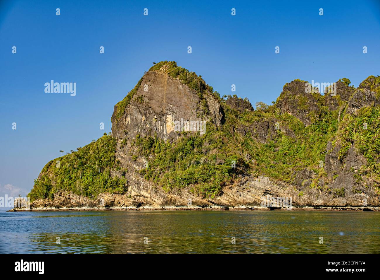 Misool è una delle quattro isole principali delle isole Raja Ampat nel sud-ovest di Papua. Più tardi, quest'isola divenne famosa per la sua bellezza naturale. La zona Foto Stock