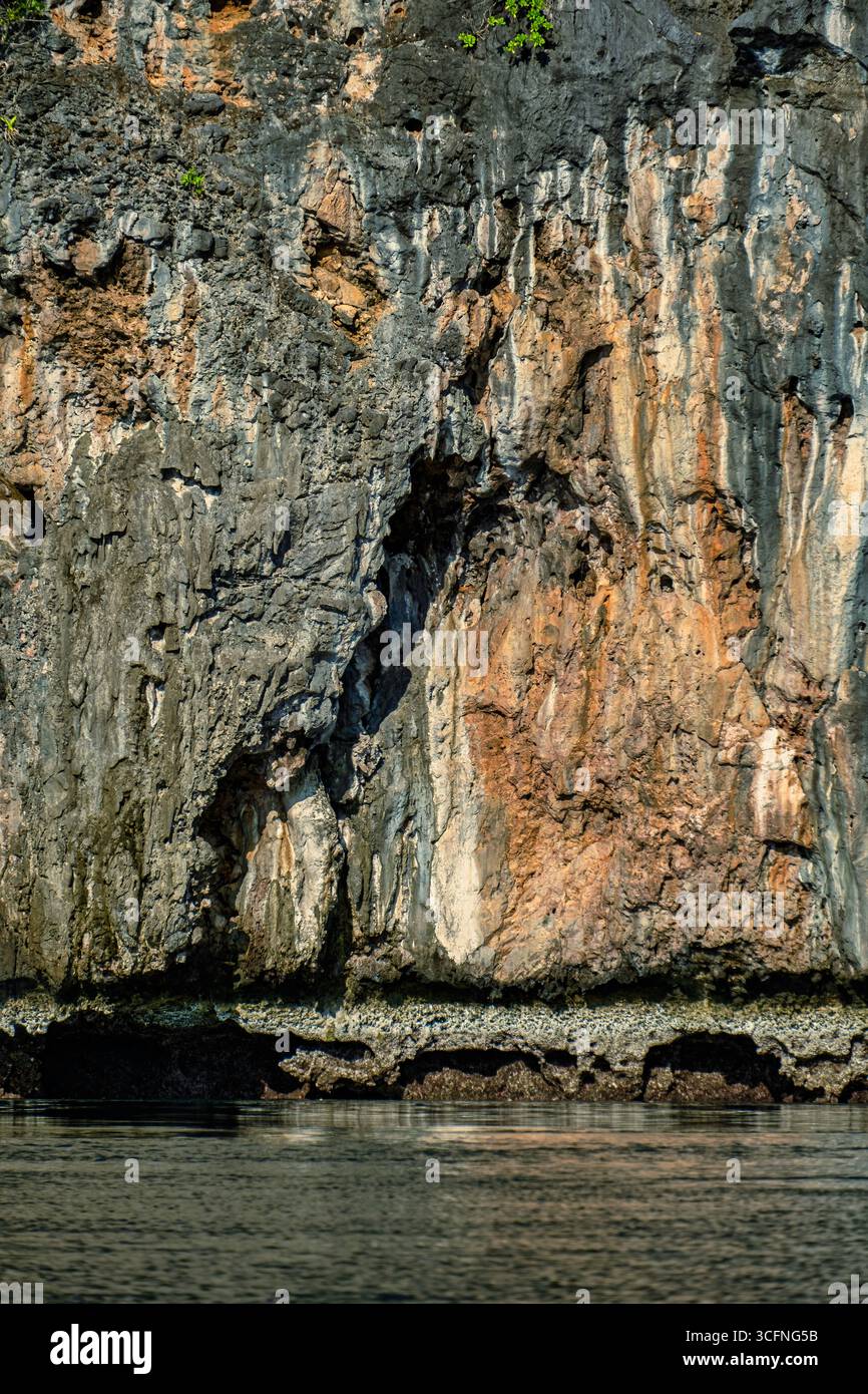 Misool è una delle quattro isole principali delle isole Raja Ampat nel sud-ovest di Papua. Più tardi, quest'isola divenne famosa per la sua bellezza naturale. La zona Foto Stock