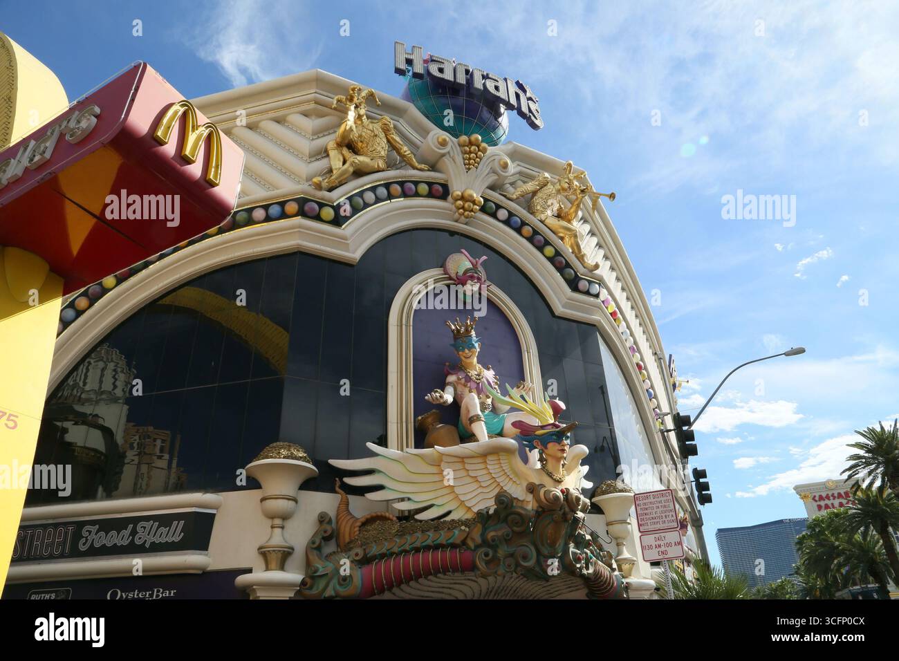 La facciata dell'Harrah's Hotel & Casino a Las Vegas, Nevada, Stati Uniti Foto Stock