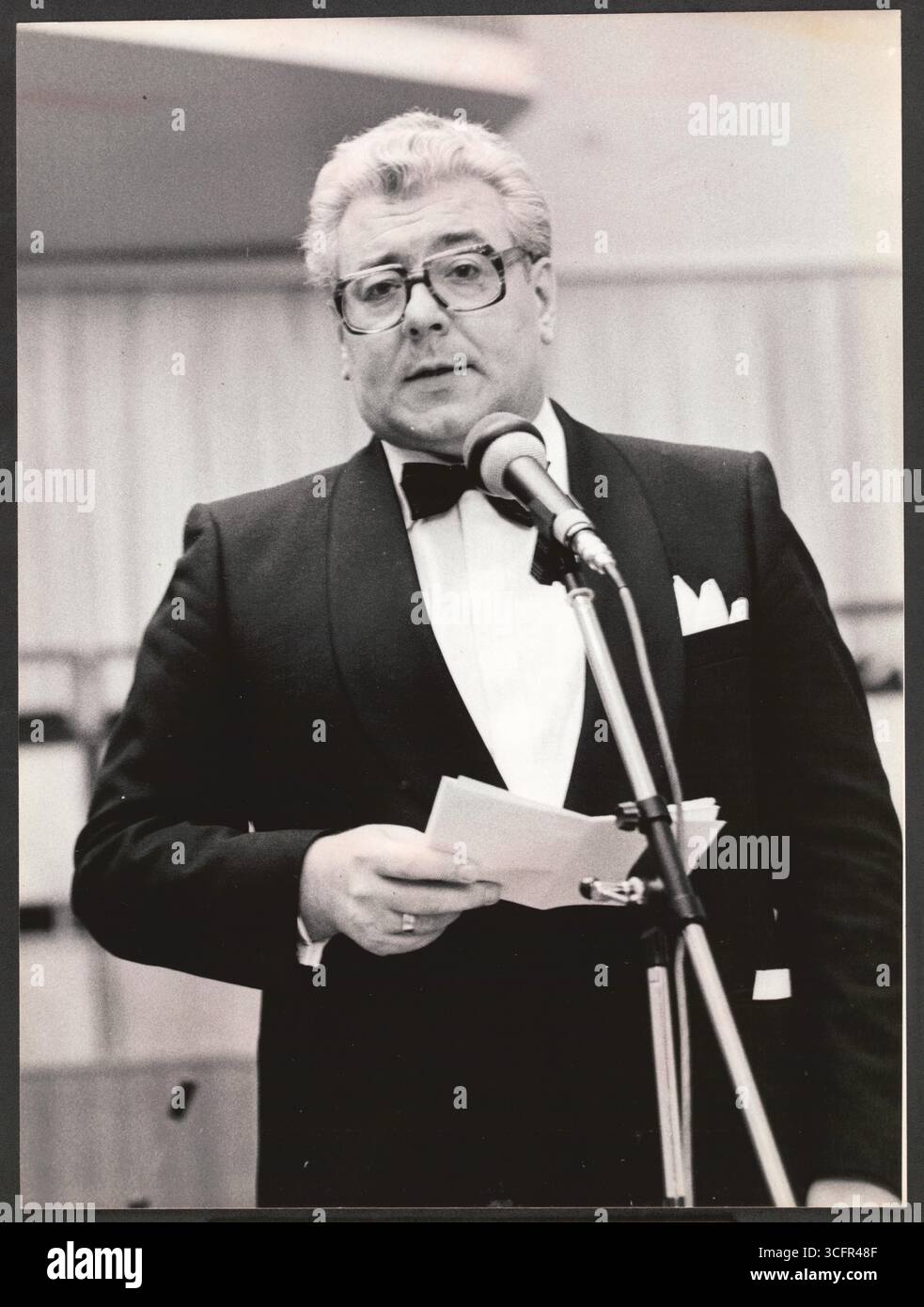 Portrait des SPD-Politikers Norbert Burger (*24.11.1932 / +16.05.2012) - Burger War u.a. von 1965 bis 1970 Leiter des Schulverwaltungsamts Köln, dann von 1970 bis 1973 Kölner Sozialdezernent - von 1993 bis 2012 War er Mitglied im Präsidium des Arbeitersamariterbundes (ASB) - von 1980 bis 1999 War Burger Oberbürgermeister der Stadt Köln Foto Stock