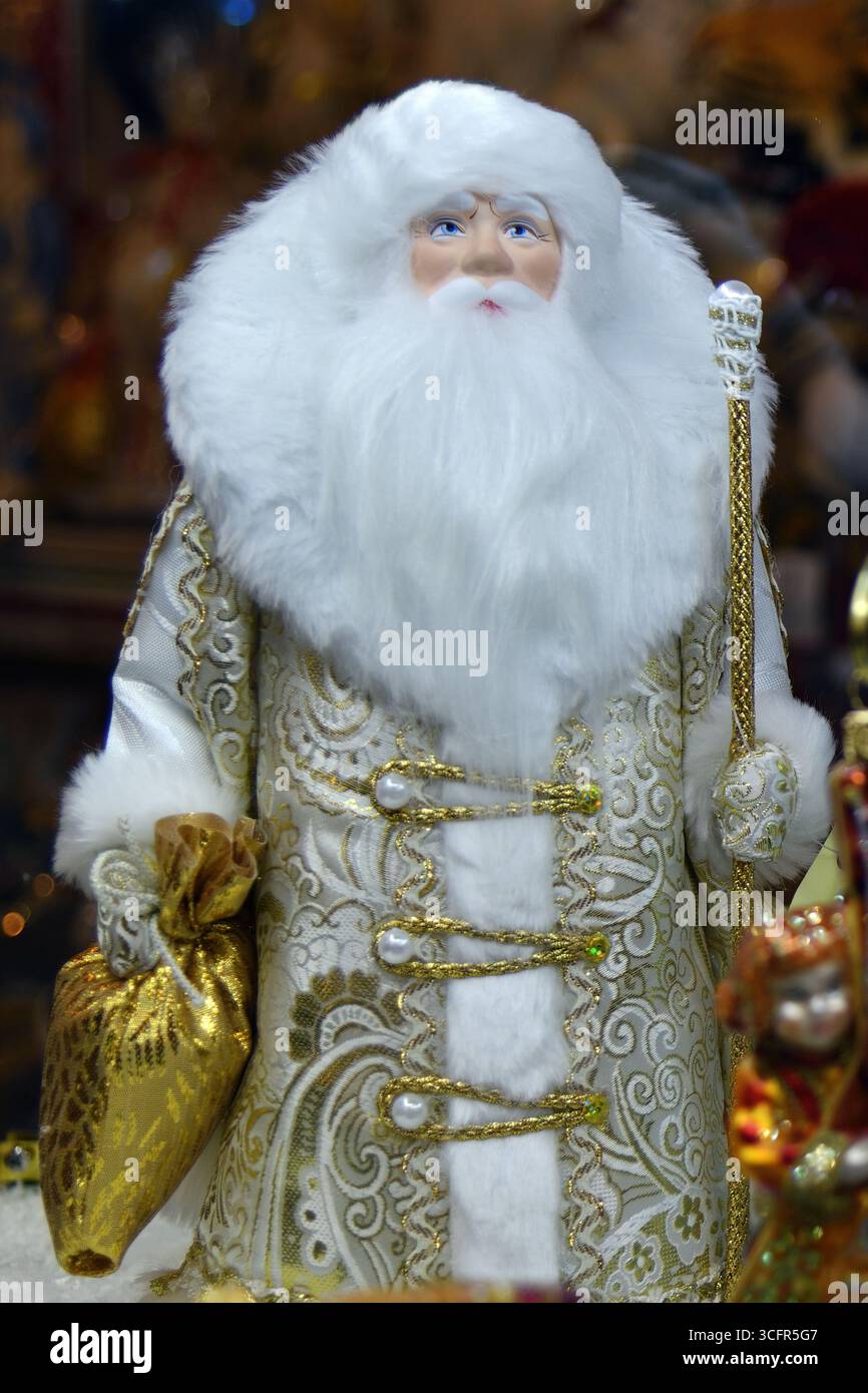 Padre slavo Frost. Moroz. Decorazioni di giocattoli natalizi per le vacanze di Natale e Capodanno. Messa a fuoco selettiva Foto Stock