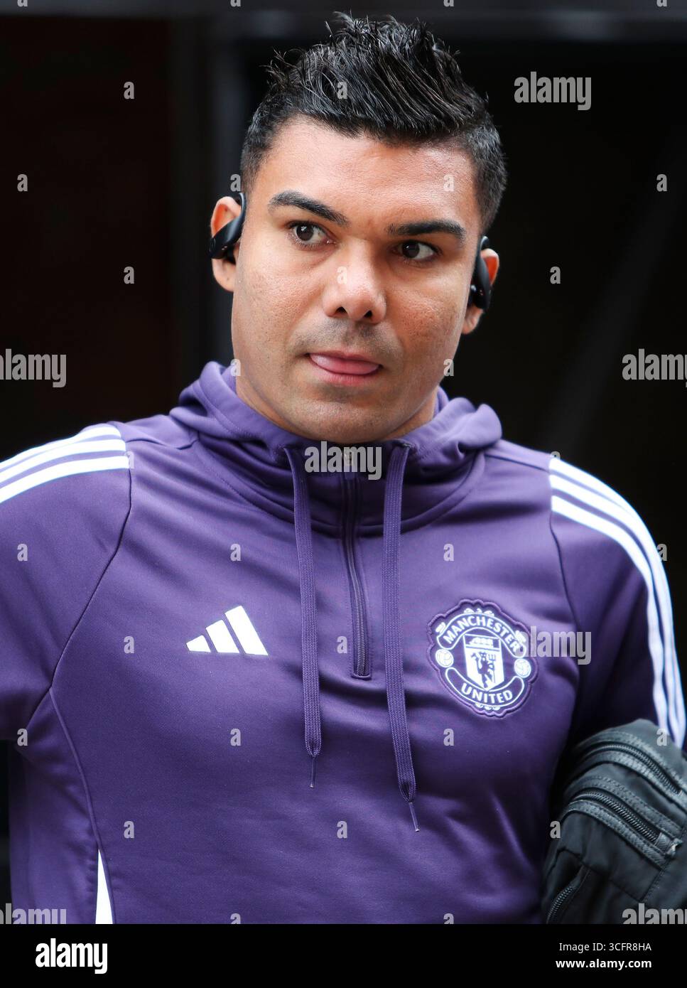 Londra, Regno Unito. 24 agosto 2025. Il centrocampista del Manchester United Casemiro (18) arriva durante la partita tra Fulham FC e Manchester United FC English Premier League al Craven Cottage, Londra, Regno Unito il 24 agosto 2025 Credit: Megan Ewens/Every Second Media Credit: Every Second Media/Alamy Live News Foto Stock
