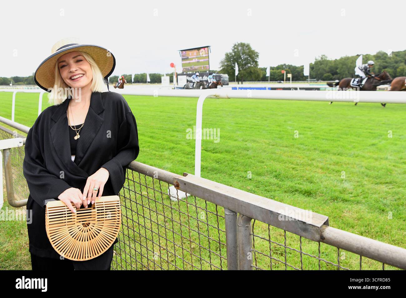 Janin Ullmann beim Audi Ascot Renntag 2025 auf der Galopprennbahn Neue Bult. Hannover-Langenhagen, 24.08.2025 *** Janin Ullmann all'Audi Ascot Renntag 2025 all'ippodromo Neue Bult Hanover Langenhagen, 24 08 2025 foto:XC.xNiehausx/xFuturexImagex ascot_5840 Foto Stock