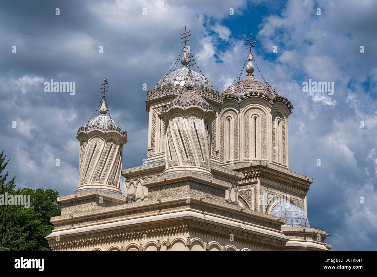 Cupole del monastero di Curtea de Arges Romania Foto Stock