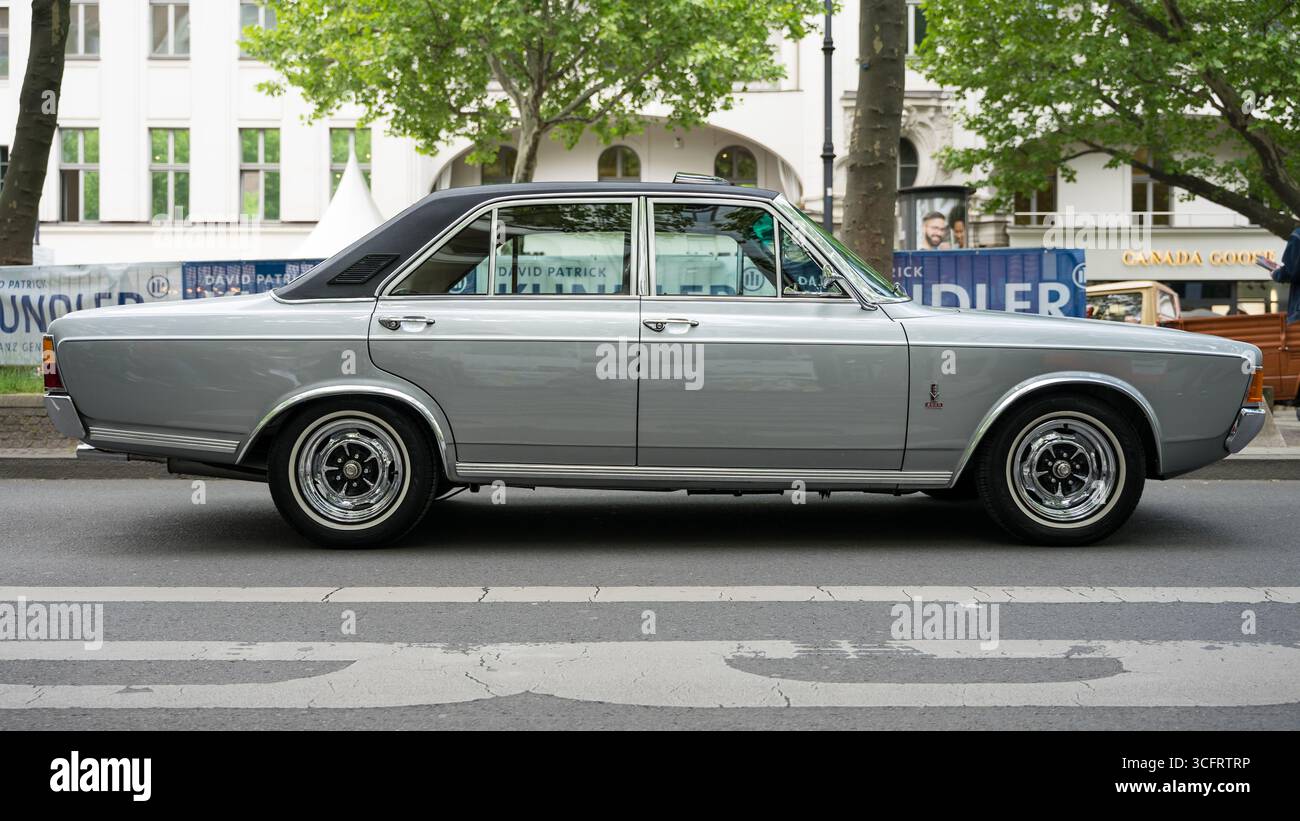 BERLINO - 10 MAGGIO 2025: La Ford Taunus P7, auto familiare di medie dimensioni, 1967-1968. Classic Days Berlin. Foto Stock