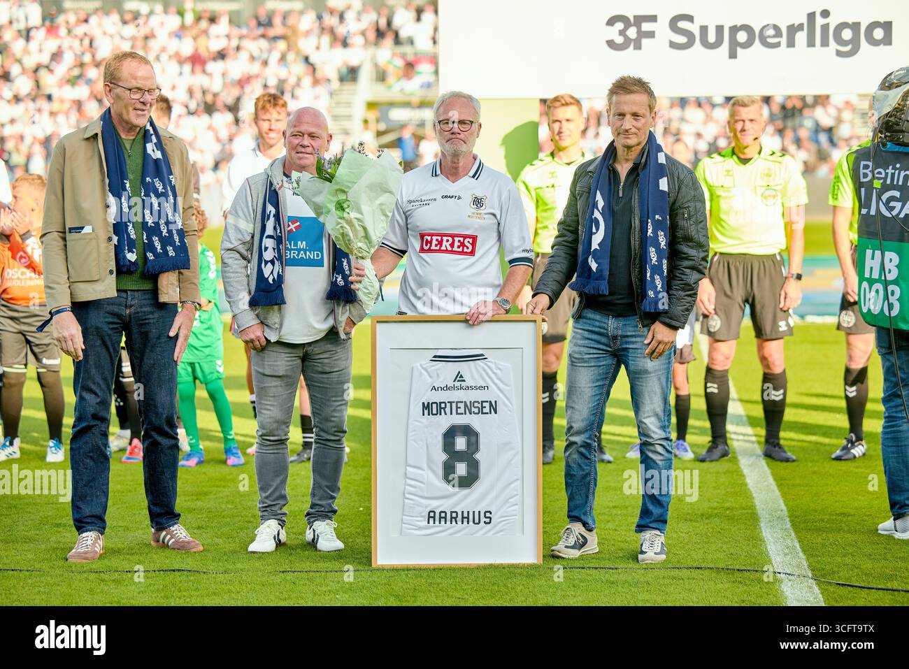Aarhus, Danimarca. 24 agosto 2025. Martin Joergensen, Stig Toefting e Henrik Mortensen durante il Superliga match tra AGF e Vejle Boldklub a Ceres Park Vejlby domenica 24 agosto 2025. (Foto: Mikkel Berg Pedersen /Ritzau Scanpix) credito: Ritzau/Alamy Live News Foto Stock