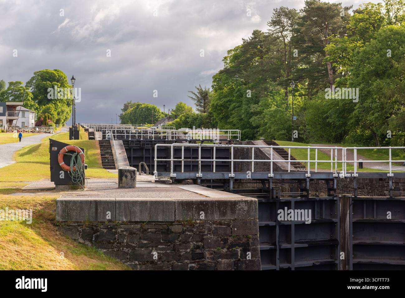 The Locks and Lockgates sul canale Caledonian a Banavie, vicino a Fort William, noto come scalinata di Nettuno. Foto Stock