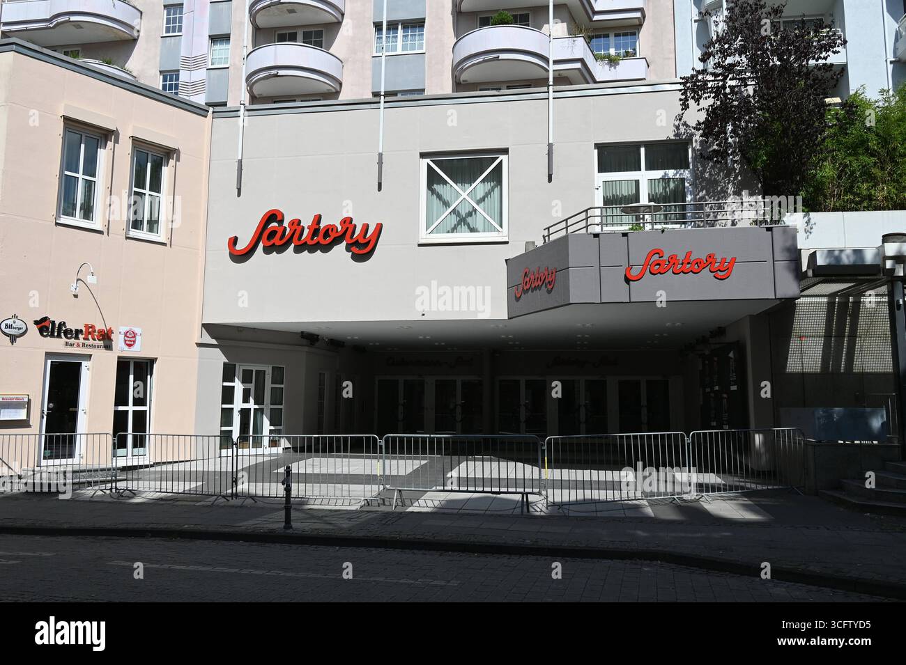 Der Eingang zu den Sartory-Säle, einer der größten Kölner Veranstaltungshallen im Zentrum Kölns *** l'ingresso al Sartory Säle, una delle più grandi sale per eventi di Colognes nel centro di Colonia Foto Stock