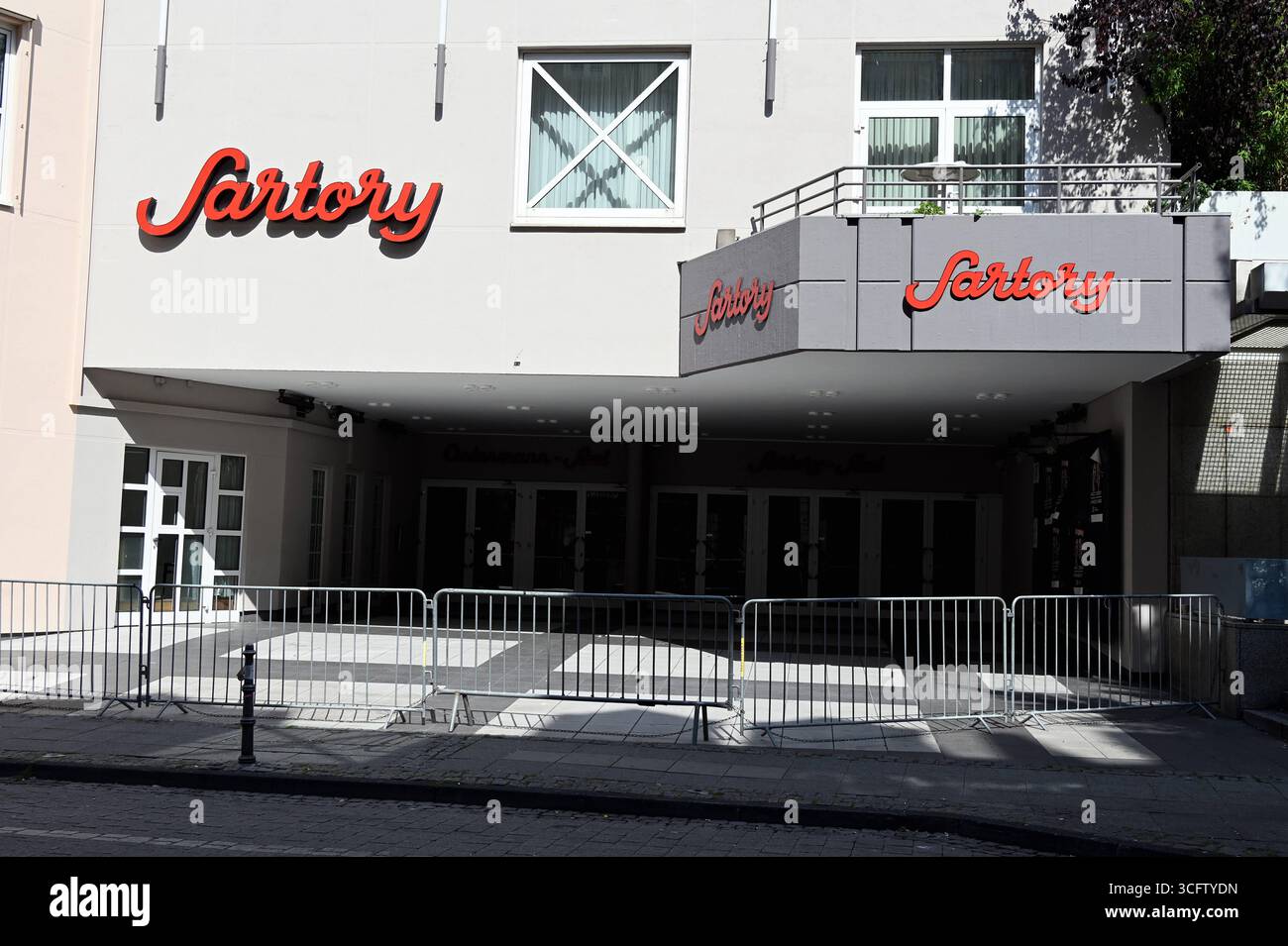 Der Eingang zu den Sartory-Säle, einer der größten Kölner Veranstaltungshallen im Zentrum Kölns *** l'ingresso al Sartory Säle, una delle più grandi sale per eventi di Colognes nel centro di Colonia Foto Stock