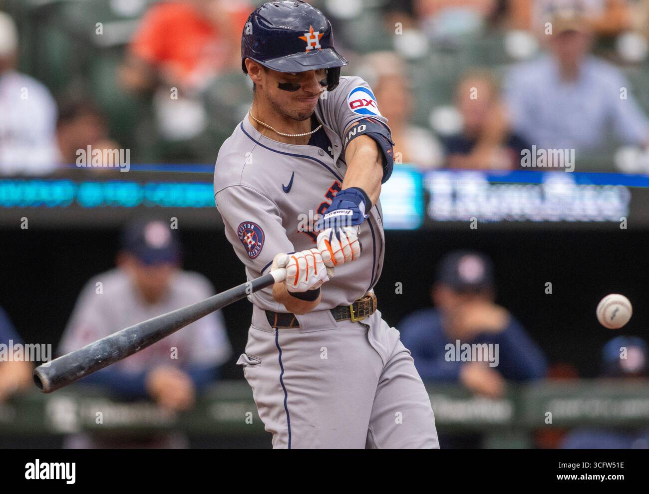 Baltimora, Stati Uniti. 24 agosto 2025. BALTIMORE, MD - 24 AGOSTO: L'esterno degli Houston Astros Jesús Sánchez (4) in battuta durante una partita della MLB tra i Baltimore Orioles e gli Houston Astros, il 24 agosto 2025, all'Oriole Park a Camden Yards, a Baltimora, Maryland. (Foto di Tony Quinn/SipaUSA) credito: SIPA USA/Alamy Live News Foto Stock