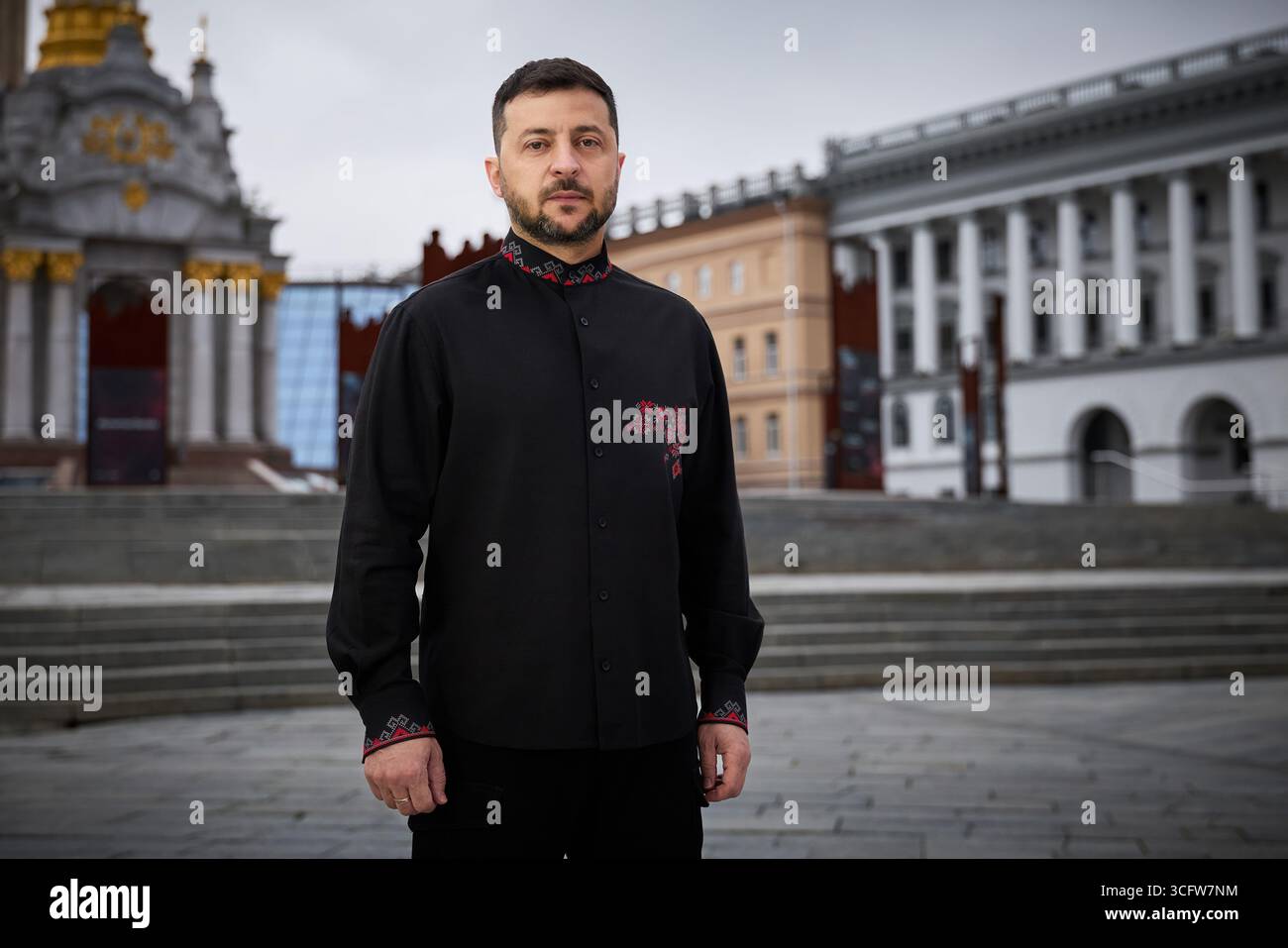 Kiev, Ucraina. 23 agosto 2025. Il presidente ucraino Volodymyr Zelenskyy, pronuncia un discorso alla nazione in occasione del giorno dell'indipendenza da Piazza dell'indipendenza, il 24 agosto 2025 a Kiev, Ucraina. Credito: Presidenza Ucraina/Ufficio stampa presidenziale ucraino/Alamy Live News Foto Stock