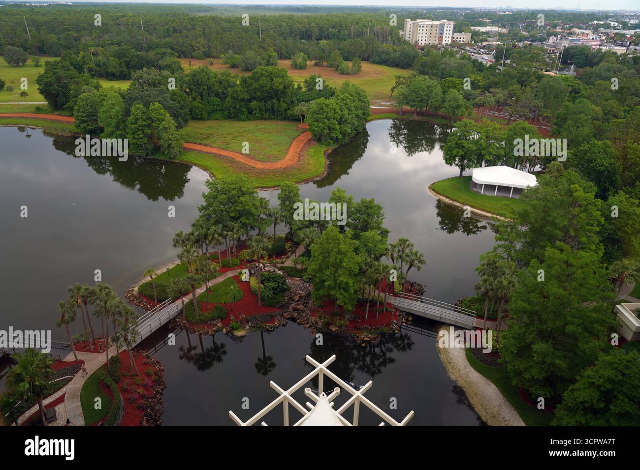 ORLANDO, Florida - 10 MAGGIO 2025 - Vista dell'Hyatt Regency Grand Cypress Resort, un hotel simbolo vicino ai parchi divertimenti di Orlando nel Lago Buena Vista ar Foto Stock