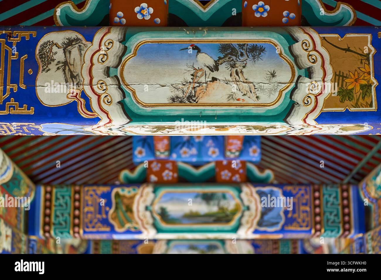 Dettaglio dettagliato di un bellissimo padiglione dipinto al Tempio del Paradiso di Pechino Foto Stock
