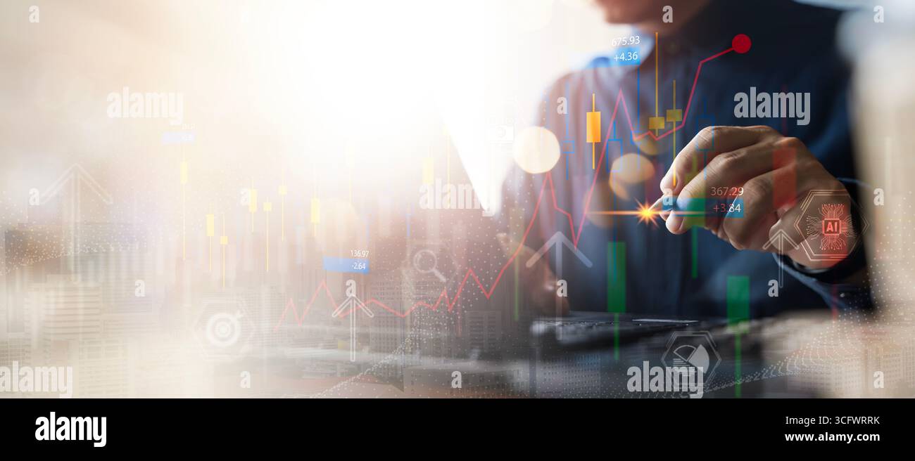 Uomo d'affari che analizza i dati del mercato azionario con grafici di crescita, grafici a candele e tecnologia ai, investimenti finanziari, economia, innovazione, digitale Foto Stock
