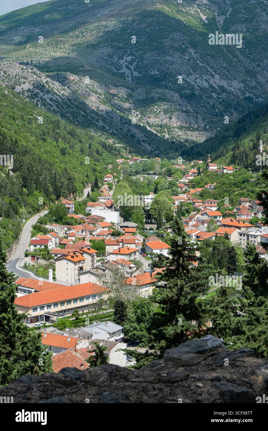 Veduta aerea di Stolac, una città della Bosnia ed Erzegovina. Foto Stock