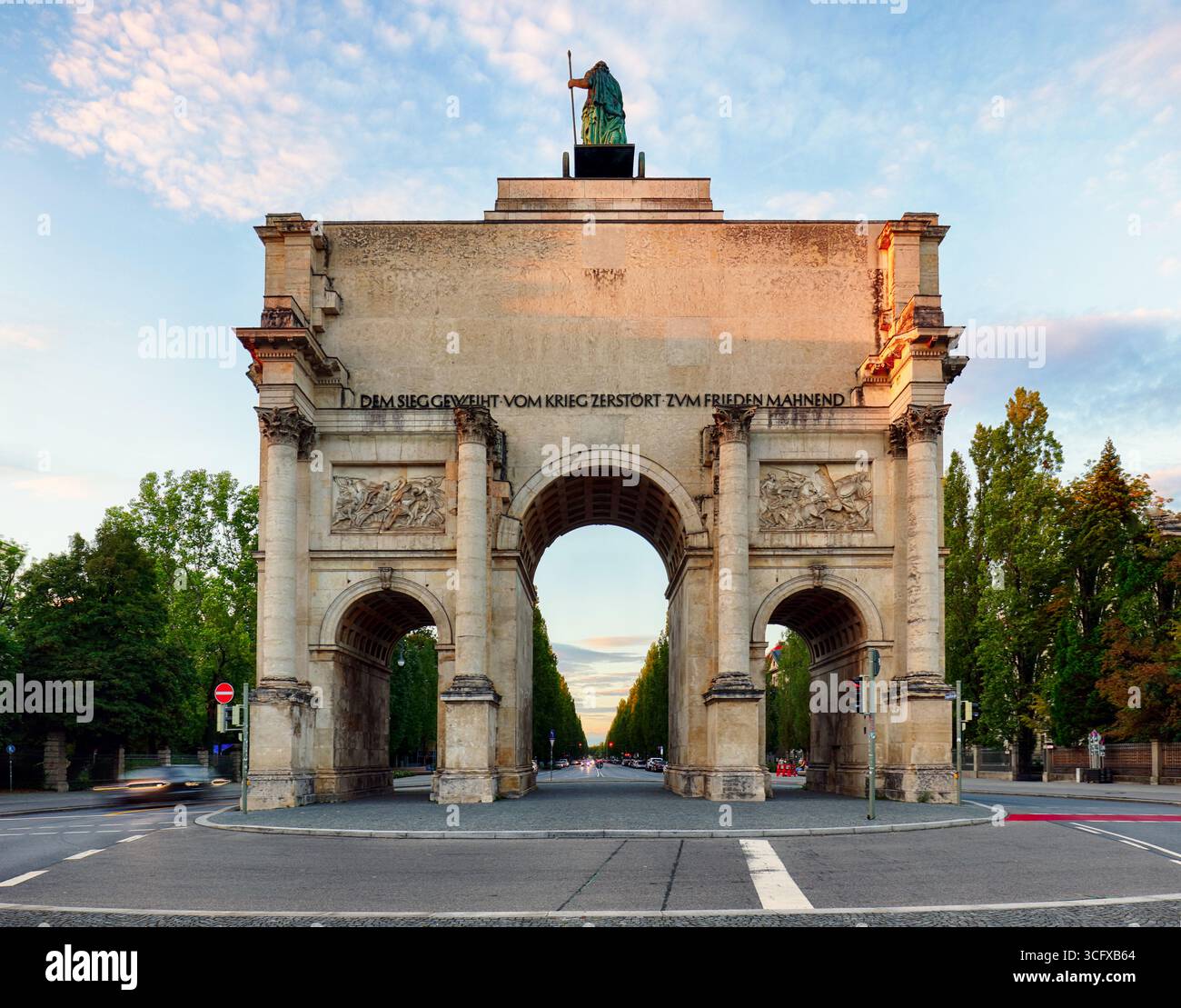 Monaco - Siegestor, Germania di giorno Foto Stock