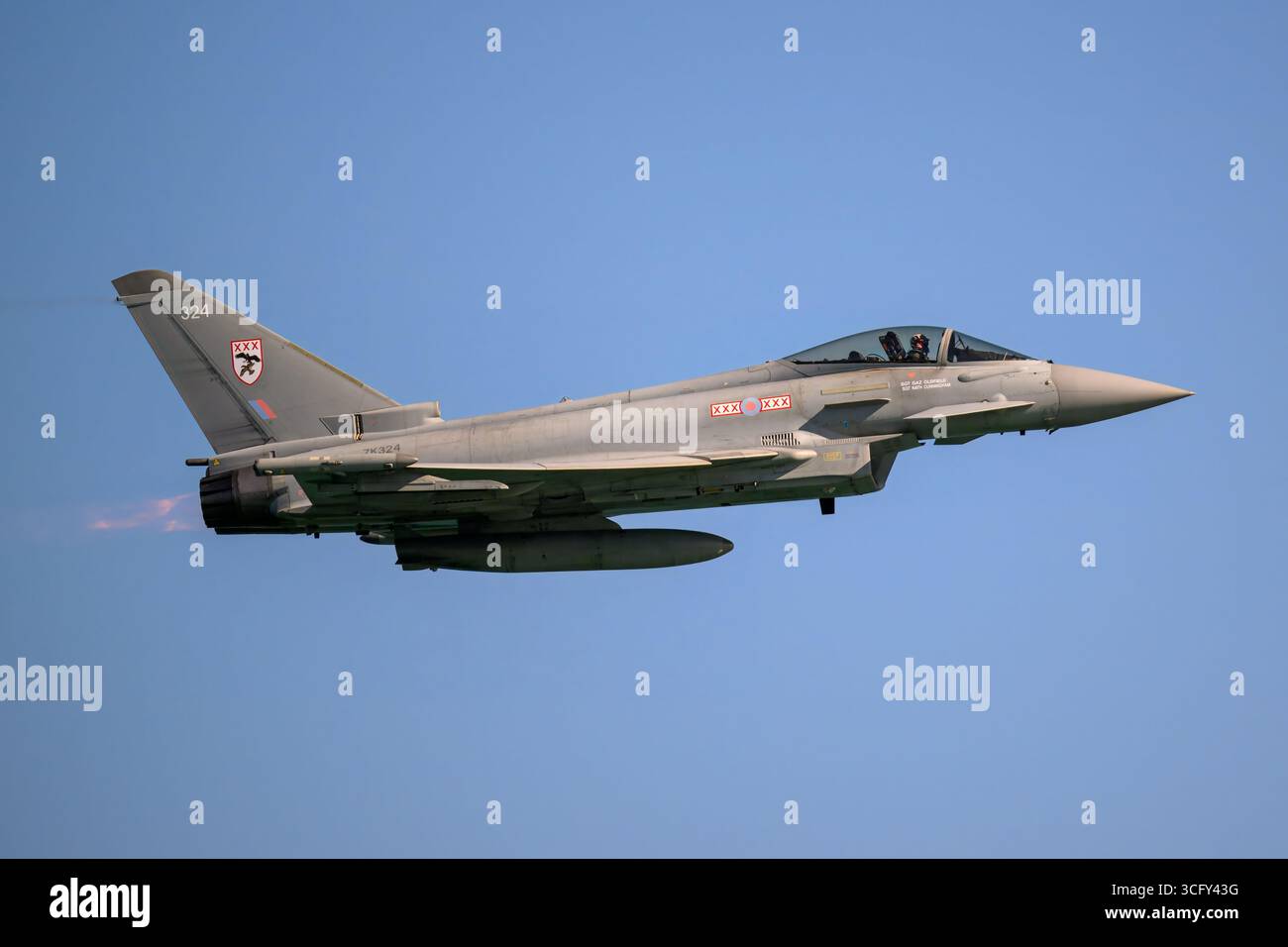 Primo piano del Royal Air Force Eurofighter Typhoon FGR.4, ZK324 all'Airborne Airshow 2025, Eastbourne Foto Stock