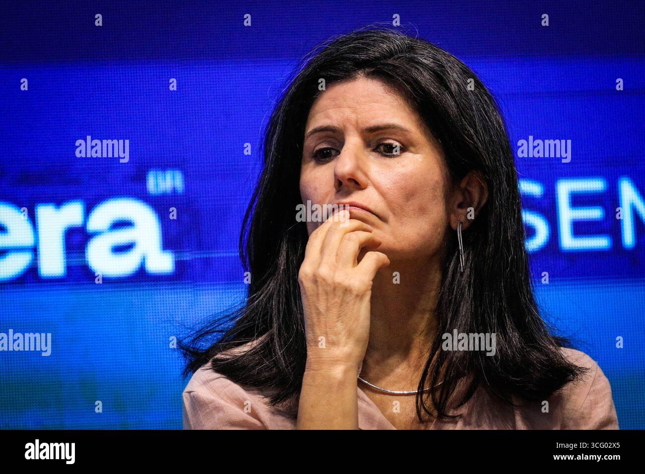 São PAULO, SP - 25.08.2025: Seminário BRASIL HOJE - Esfera Brasil riunisce ministri, governatori, sindaci, membri del Congresso e leader del settore privato per discutere le sfide e le opportunità per il Brasile durante il Brasil Hoje Seminar, che si svolge questo lunedì (25) a Palácio Tangará nella zona sud di São Paolo. Nella foto, Zeina Latif, capo economista di XP Investimentos, partecipa al panel Power, Capital and Trust in a Globalized World. (Foto: Aloisio Mauricio/Fotoarena) Foto Stock