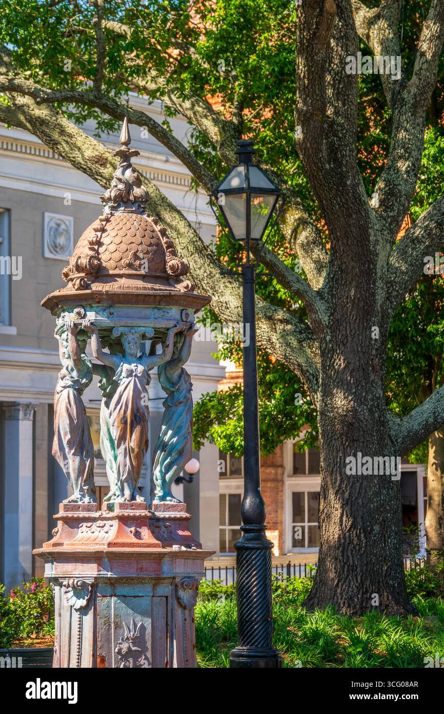 Wallace Fountain nel Latrobe Park in Decatur Street, quartiere francese di New Orleans, Louisiana Foto Stock