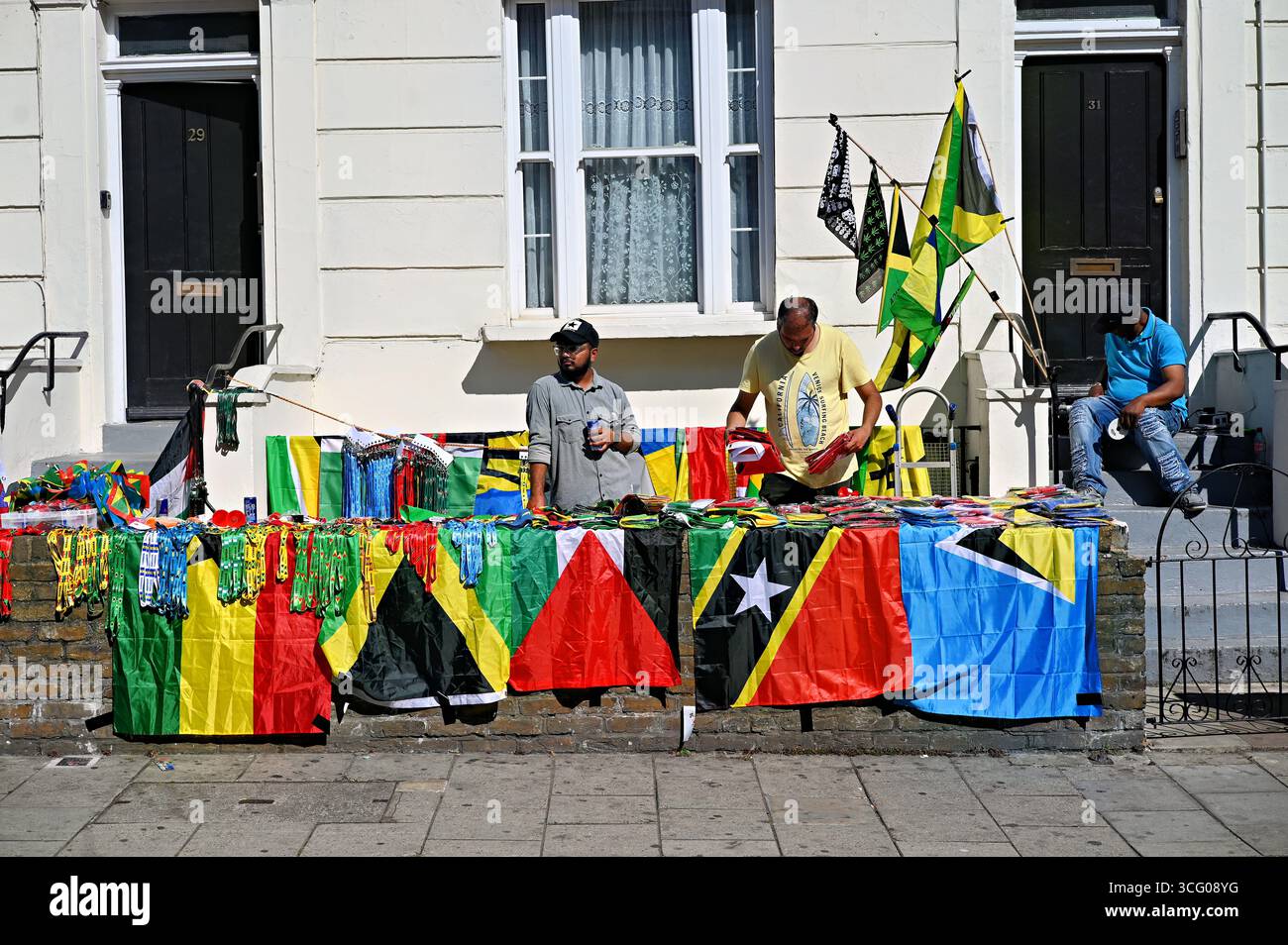 LONDRA, REGNO UNITO. 25 agosto 2025. La sfilata del Carnevale 2025 di Notting Hill è apprezzata da tutti in un'atmosfera fantastica, amichevole e tranquilla a Londra, Regno Unito. ( Credito: Vedi li/Picture Capital/Alamy Live News Foto Stock