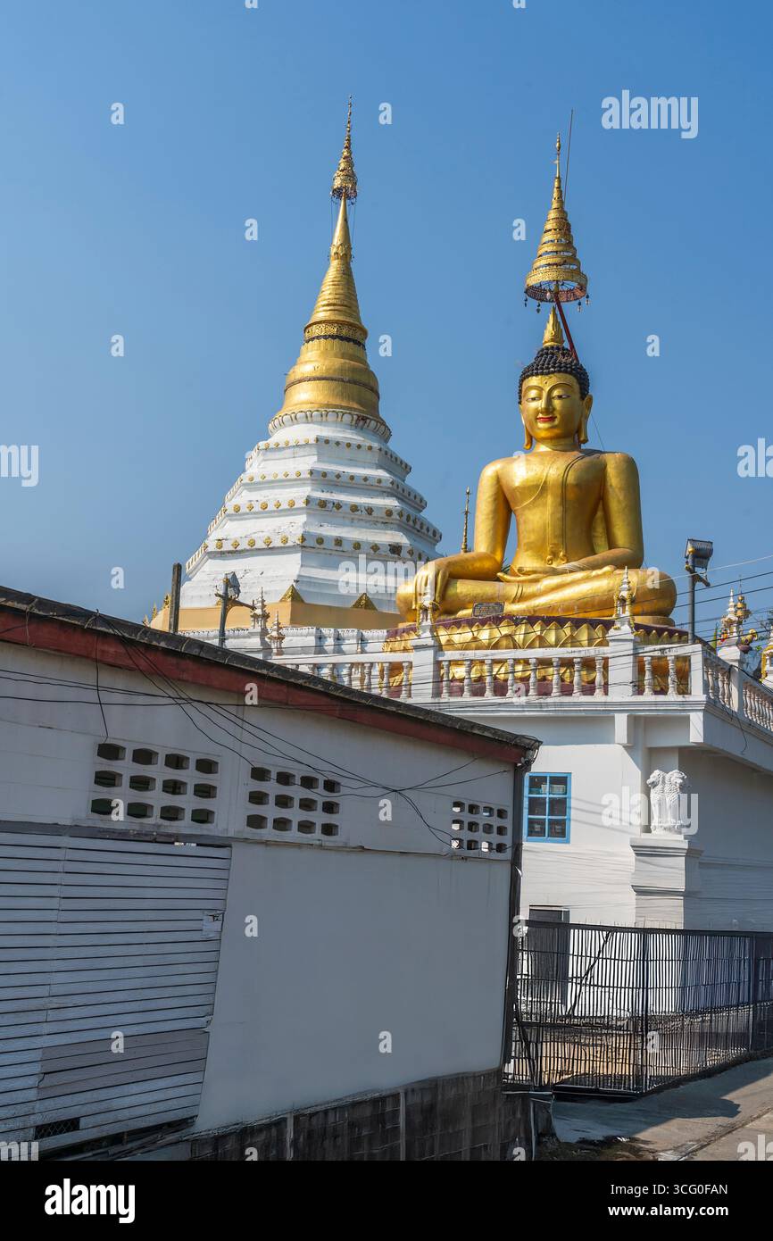 Wat Chiang Yuen a Chaing mai in Thailandia Foto Stock