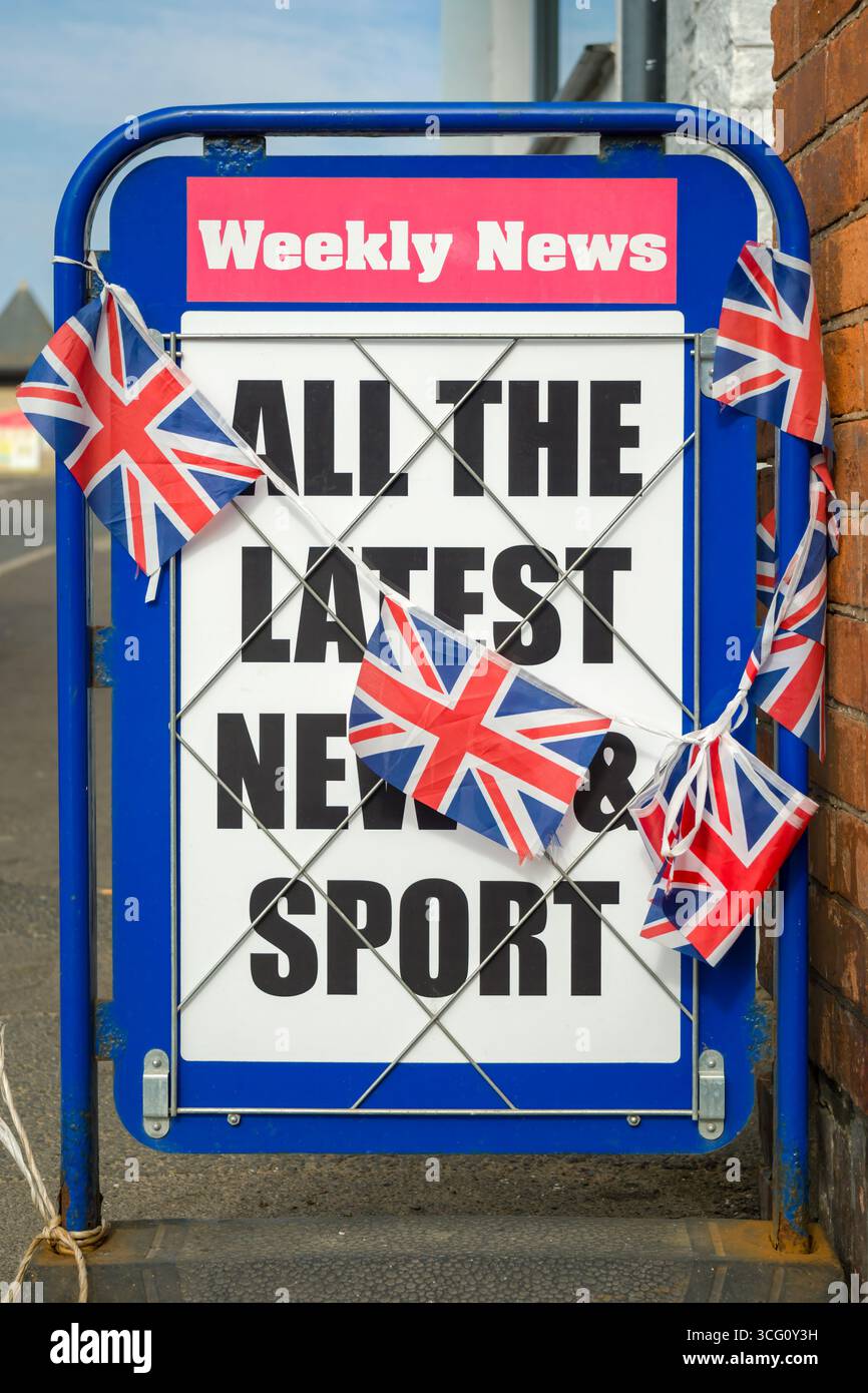 Burnham-on-Sea, Somerset - Un tabellone settimanale sul marciapiede fuori da un'edicola a Burnham-on-Sea. Foto Stock