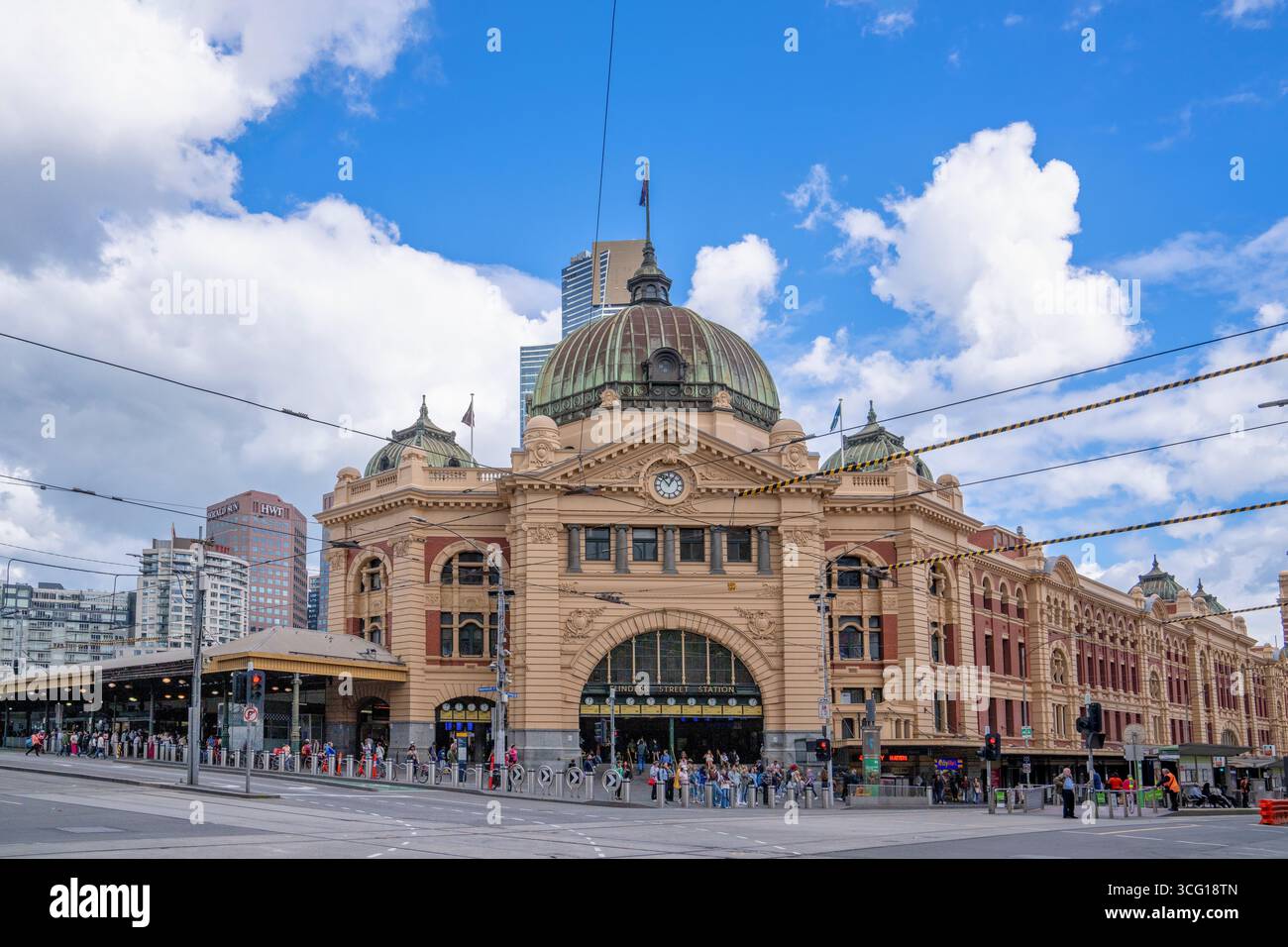 Flinders Street Station, la stazione ferroviaria centrale di Melbourne, Australia. Foto Stock