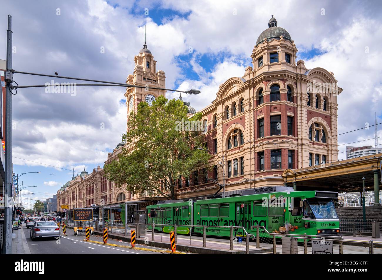 Flinders Street Station, la stazione ferroviaria centrale di Melbourne, Australia. Foto Stock