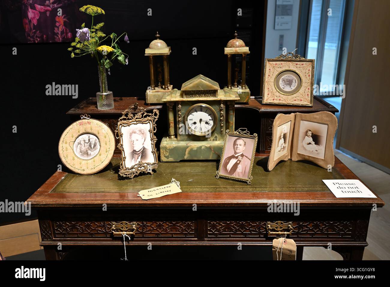 Una selezione di allestimenti da Downton Abbey The Auction - Bonhams London Foto Stock