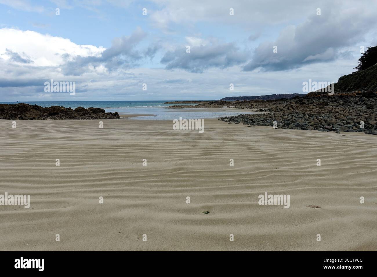 spiaggia a marea rigogliosa, Francia, Bretagna, Erquy Foto Stock