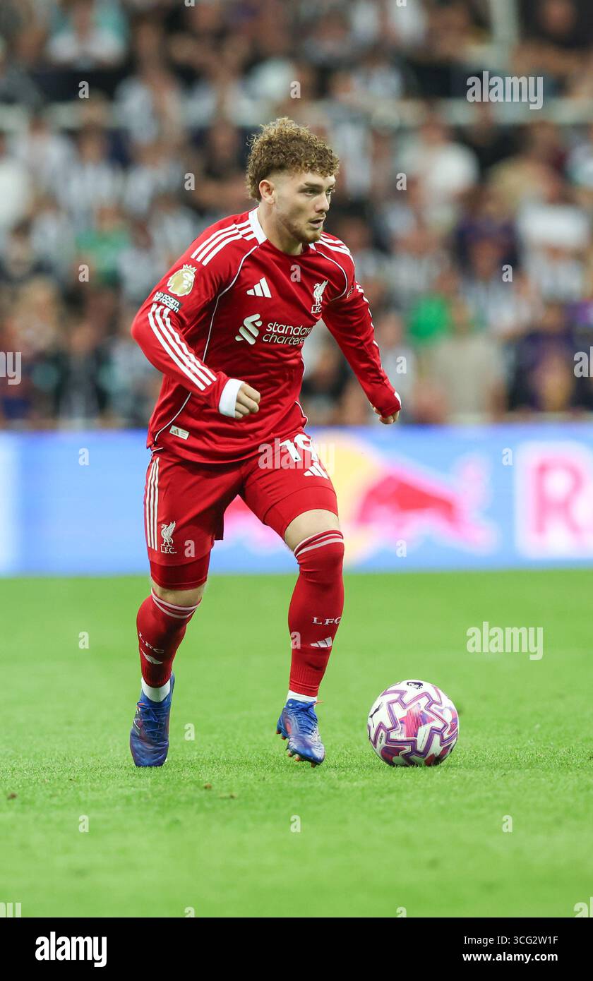 Newcastle upon Tyne, Regno Unito. 25 agosto 2025. Harvey Elliott del Liverpool durante la partita Newcastle United vs Liverpool Premier League al St. James' Park, Newcastle upon Tyne. Il credito per immagini dovrebbe essere: Nigel Roddis/Sportimage Credit: Sportimage Ltd/Alamy Live News Foto Stock