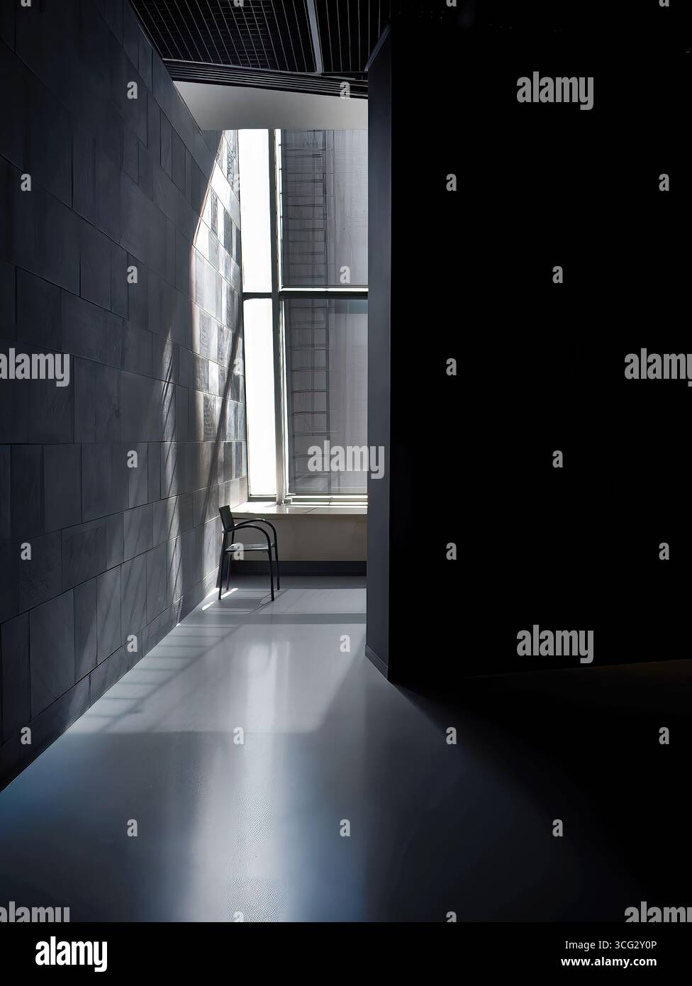Arti astratte dell'architettura degli interni, una sedia all'angolo, una finestra a struttura completa portavano luci naturali dall'esterno all'interno, creavano Shade and Shad Foto Stock