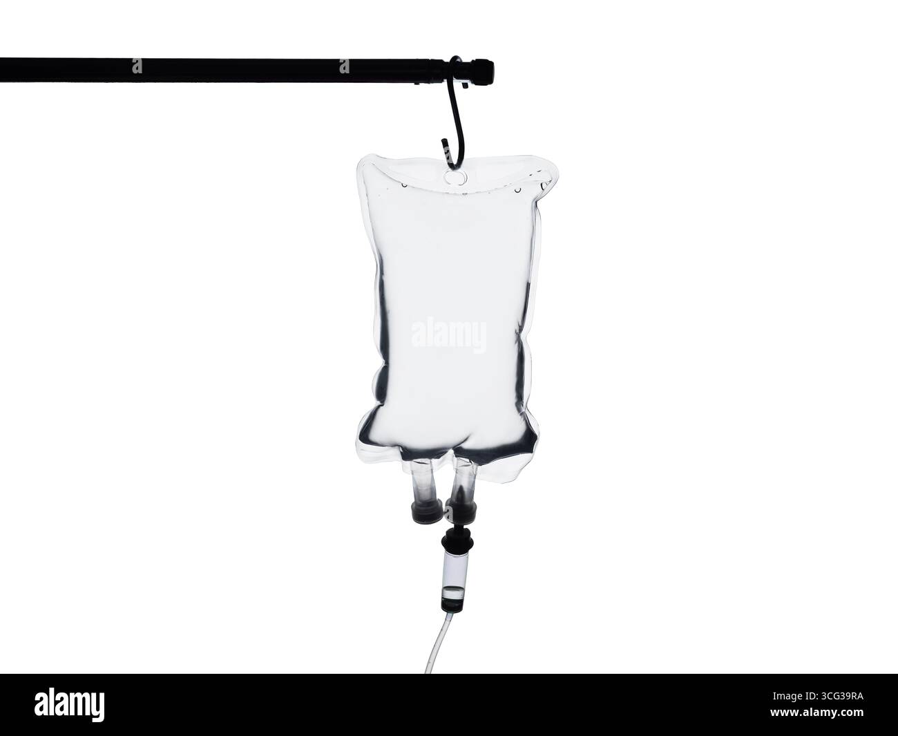 La soluzione salina viene erogata attraverso un'infusione endovenosa, che rappresenta l'assistenza sanitaria e il trattamento medico Foto Stock