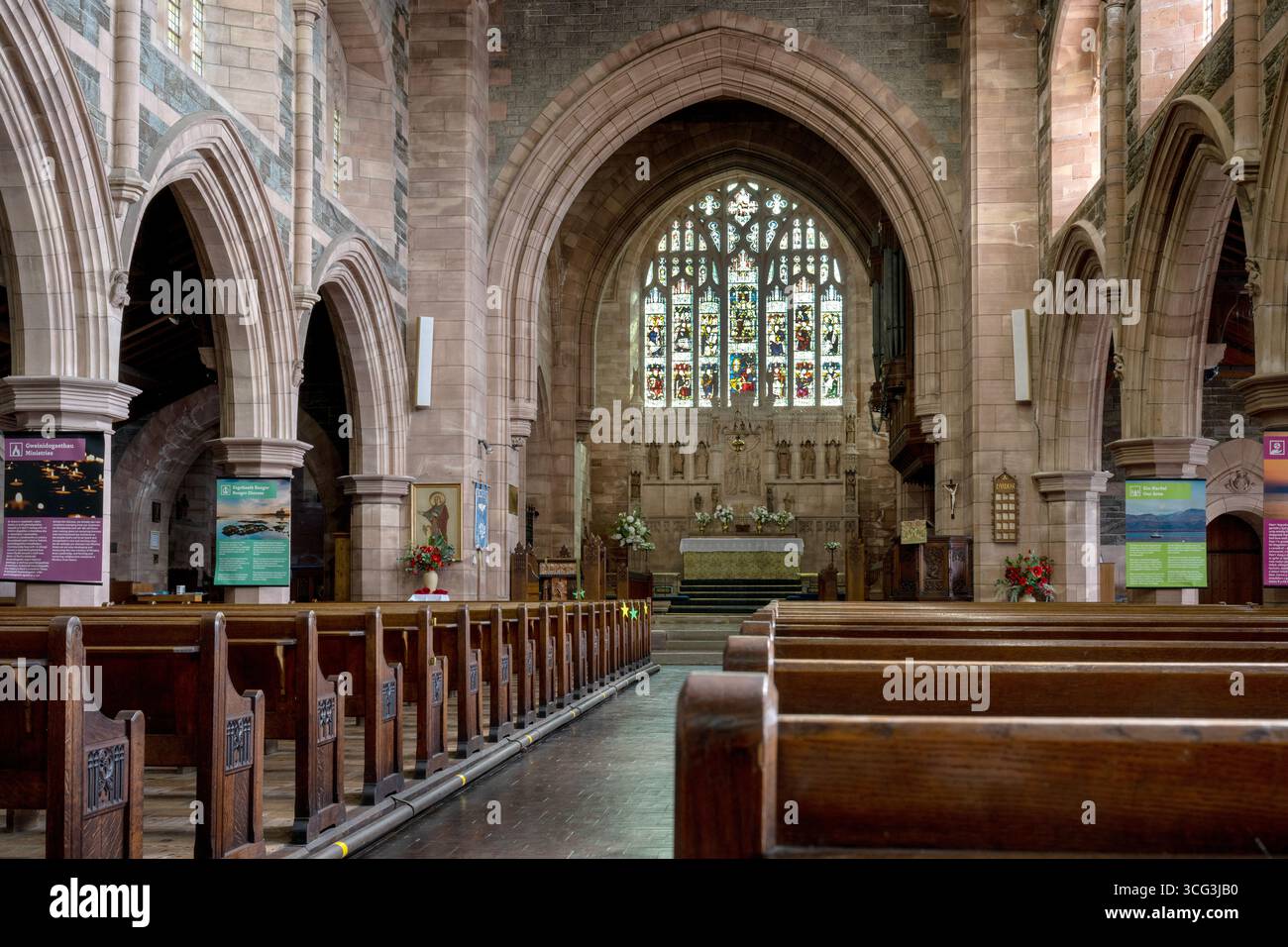 St John's Church, Barmouth, Gwynedd, Galles nord-occidentale, Galles, Regno Unito - edificio classificato di grado II* - Vista degli interni Foto Stock