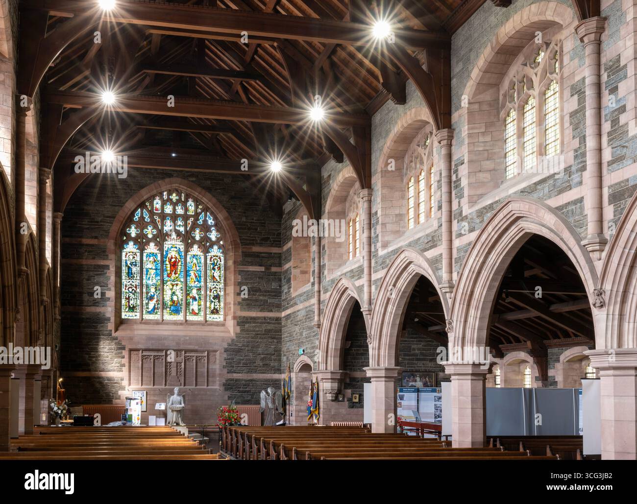 St John's Church, Barmouth, Gwynedd, Galles nord-occidentale, Galles, Regno Unito - edificio classificato di grado II* - Vista degli interni Foto Stock