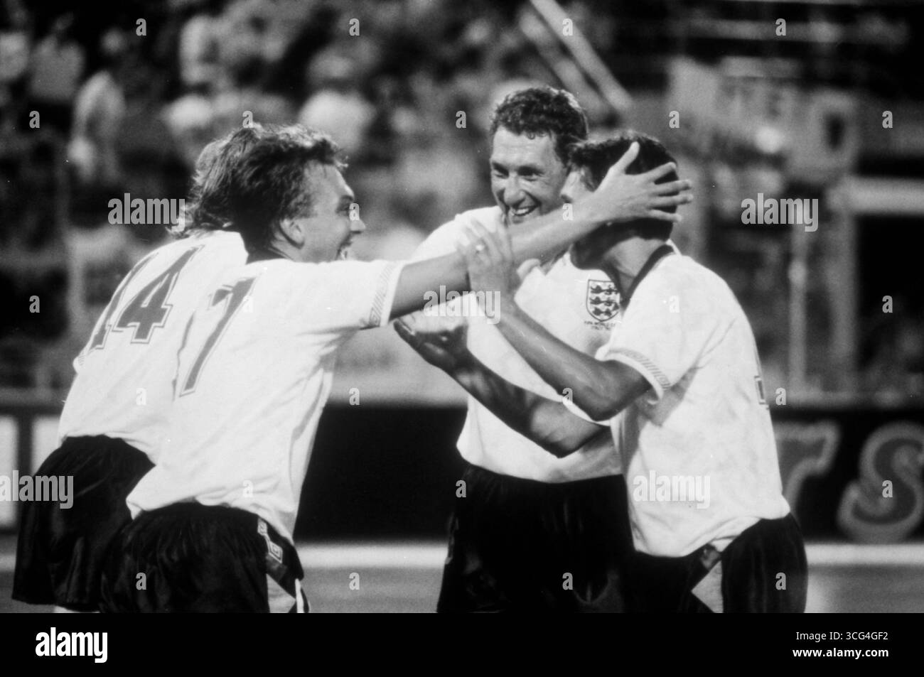 Wright, Platt, Butcher und Lineker (v.l.) feiern Platts goldenen Treffer in der 120. Minuto, der Englands Sieg im WM-Achtelfinale gegen Belgien 1990 assediata. Foto Stock