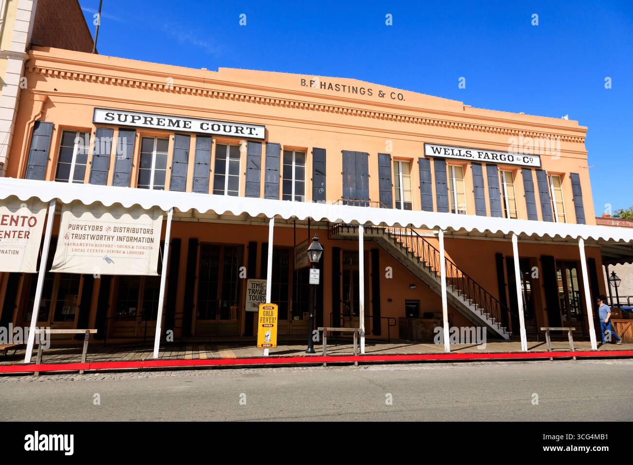 Centro visitatori di Sacramento nell'edificio della B.F. Hastings Bank, anche la Corte Suprema e l'ufficio della Wells Fargo. 1000 2nd St, Sacramento, California Foto Stock