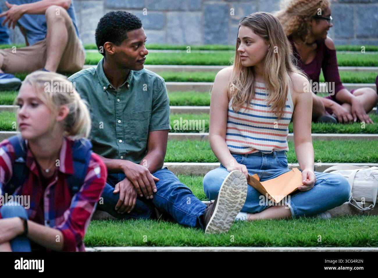 After è un film del 2019 diretto da Jenny Gage, che ha co-scritto la sceneggiatura con Susan McMartin, Tamara Chestna e Tom Betterton, basato sull'omonimo romanzo del 2014 di Anna Todd. È il primo episodio della serie After. Il film vede protagonisti Hero Fiennes Tiffin e Josephine Langford e segue una giovane donna che inizia a romanticare una misteriosa studentessa durante i suoi primi mesi di college. Il cast include Selma Blair, Inanna Sarkis, Shane Paul McGhie, Pia mia, Khadijha Red Thunder, Dylan Arnold, Samuel Larsen, Jennifer Beals e Peter Gallagher. Foto Stock