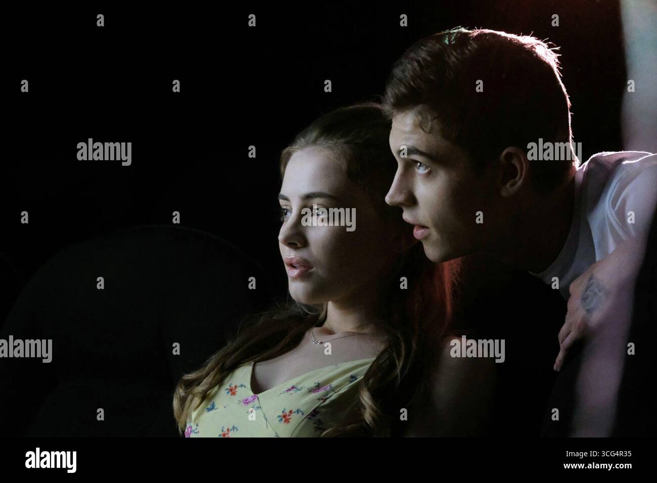 After è un film del 2019 diretto da Jenny Gage, che ha co-scritto la sceneggiatura con Susan McMartin, Tamara Chestna e Tom Betterton, basato sull'omonimo romanzo del 2014 di Anna Todd. È il primo episodio della serie After. Il film vede protagonisti Hero Fiennes Tiffin e Josephine Langford e segue una giovane donna che inizia a romanticare una misteriosa studentessa durante i suoi primi mesi di college. Il cast include Selma Blair, Inanna Sarkis, Shane Paul McGhie, Pia mia, Khadijha Red Thunder, Dylan Arnold, Samuel Larsen, Jennifer Beals e Peter Gallagher. Foto Stock