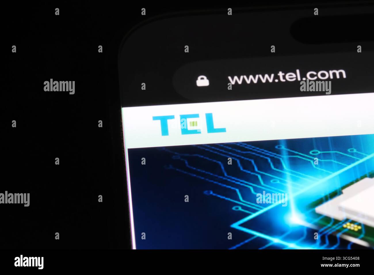 Shanghai, Cina - 8 agosto 2025: Logo della società TEL Tokyo Electron Limited sul sito web Foto Stock