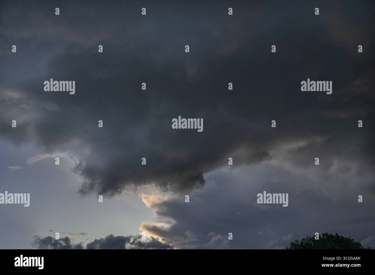 Regemwolken (Nimbostratus), Baviera, Germania Foto Stock