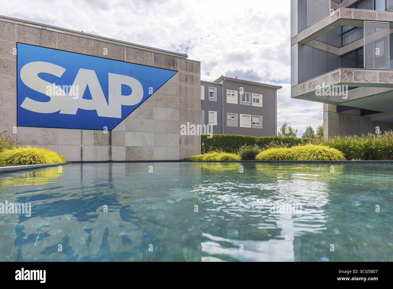Logo e costruzione della società di software SAP se. Walldorf, Baden-Wuerttemberg, Germania Foto Stock