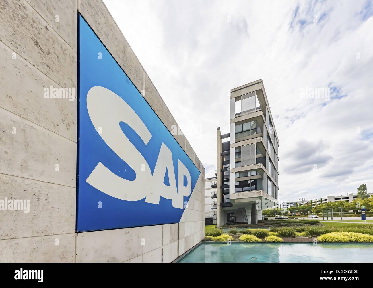 Logo e costruzione della società di software SAP se. Walldorf, Baden-Wuerttemberg, Germania Foto Stock