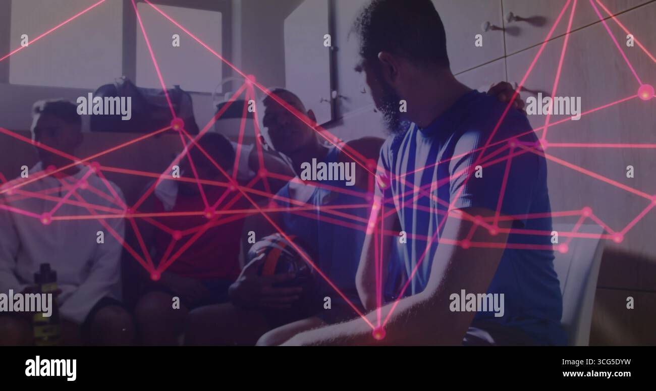 Uomo con barba seduto in camicia blu con i compagni di squadra in spogliatoio, calcio, sovrapposizione al neon, spazio per fotocopie Foto Stock