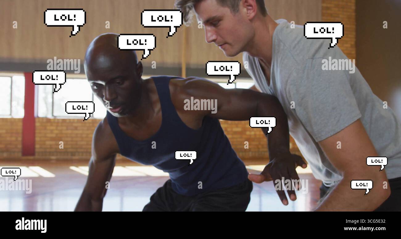 Istruttore di allenamento che guida il braccio dello studente in abiti da ginnastica in sala da ballo, fitness Foto Stock